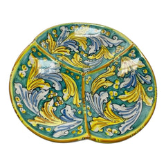 Antipastiera a tre scomparti in ceramica Caltagirone - L 27 cm ca. (1pz) Antipasto dish with three compartments in Caltagirone ceramic - L 27 cm approx.